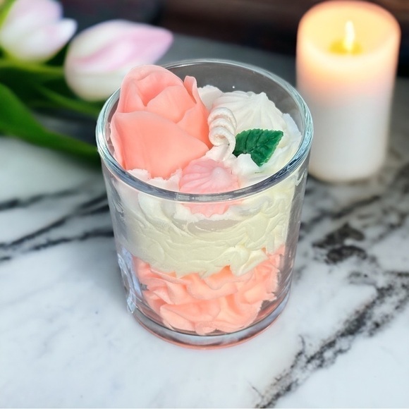 ⚠️SALE Candle // Handmade Tulip Shaped Soy Wax Candle SEND OFFERS🥳 - Picture 2 of 5
